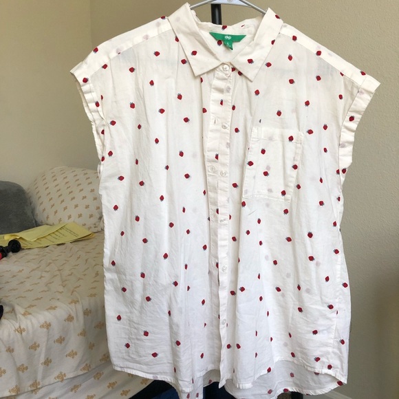 Strawberry print white blouse - Picture 2 of 4